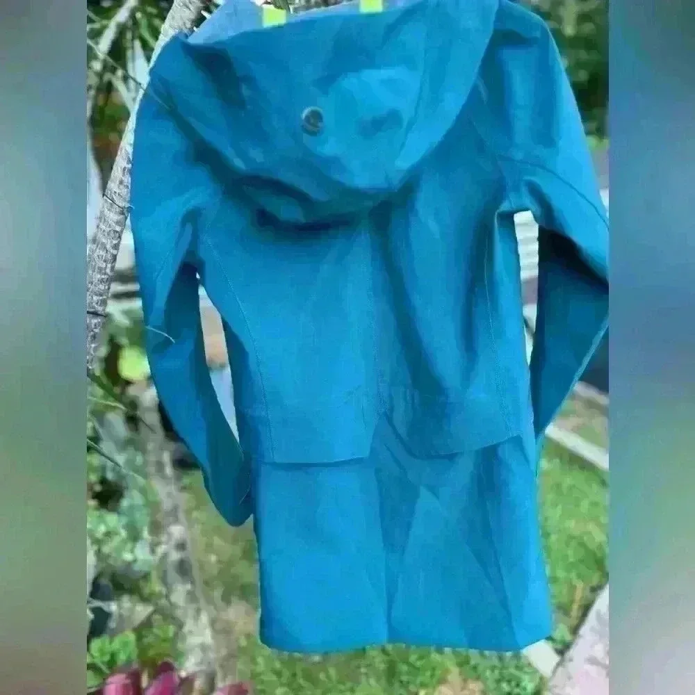 Lululemon $248 Rain or Shine Coat Trench Glyde Convertible Teal Blue Neon‎ Green